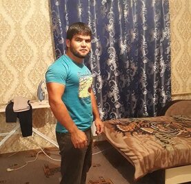Али